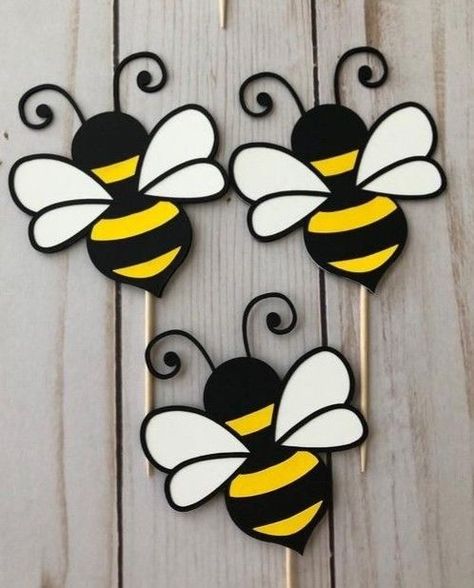 Spelling Bee Decorations, Bumble Bee Decorations, Bumble Bee Craft, Bee Crafts For Kids, Paper Flowers Diy Easy, Bee Theme Party, Bee Pictures, Fall Arts And Crafts, Paper Craft Videos