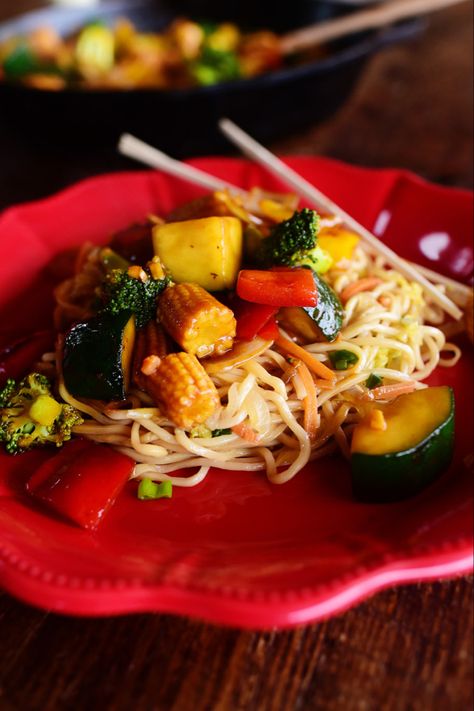 Veggie Stir Fry Recipes, The Pioneer Woman Cooks, Chinese Vegetables, Sweet And Spicy Sauce, Vegan Asian, Veggie Stir Fry, Stir Fry Recipes, The Pioneer Woman, Mixed Vegetables