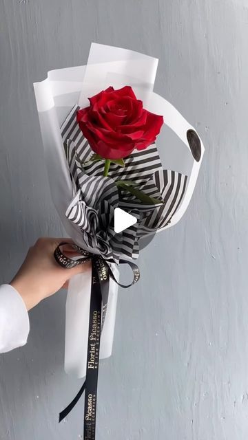 Single Rose Bouquet, A Single Rose, Bouquet Of Roses, How To Wrap, Bouquet Wrap, Single Rose, Small Bouquet, Rose Bouquet, Small Flowers