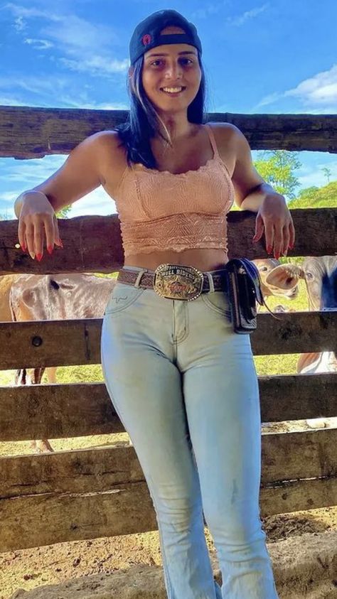 Curvy Cowgirl Outfits, Cowgirl Princess, Pretty Jeans, Jeans Outfit Women, Cute Outfits With Jeans, Perfect Selfie, Face Pants, Curvy Women Jeans, Cowgirl Outfits