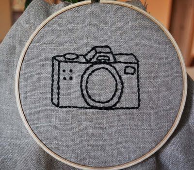 camara Camera Embroidery Design, Camera Embroidery Pattern, Embroidery Camera, Camera Embroidery, Embroidered Things, Tshirt Embroidery, Cute Embroidery Patterns, Design Loop, Embroidery Tshirt