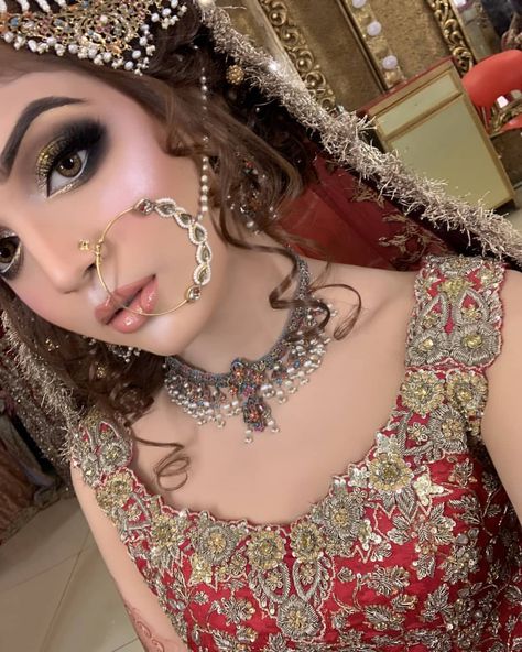 Makeup Kashees Bridal Makeup, Bridal Makup, Laiba Khan, Bangladeshi Bride, Bride Mehndi, Alizeh Shah, Pakistani Beauty, Wedding Eye Makeup, Bridal Blouses