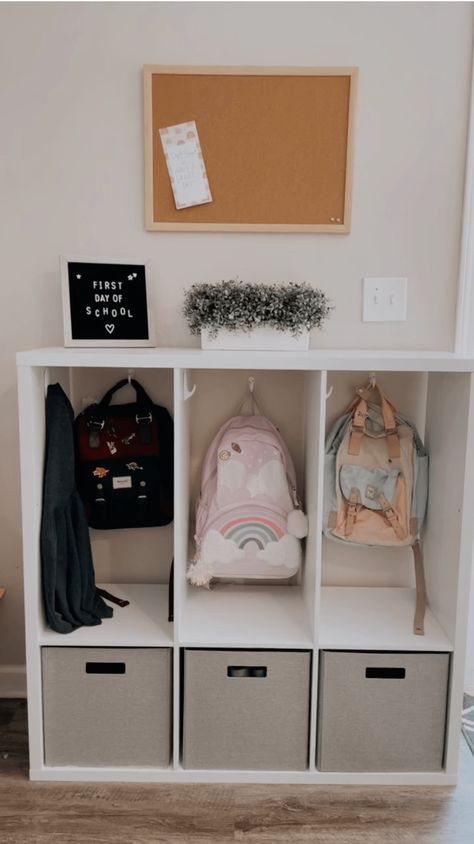 Diy Backpack Storage, Store Backpacks, School Bag Storage, School Storage, Mudroom Organization, Back To School Organization, Kitchen Desk, Backpack Organization, Ikea Furniture Hacks