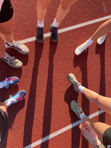 Track Practice Aesthetic, Athletic Core Aesthetic, Relay Aesthetic, Athlete Girl Aesthetic, Running Icon Aesthetic, Track Season Aesthetic, Athlete Aesthetic Girl, Track Athlete Aesthetic, Track Asethic