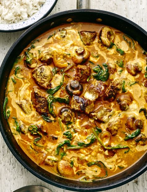 Light lamb, mushroom and spinach korma - under 400 cals! Lamb Biryani, Lamb Loin, Korma Recipe, Lamb Dishes, Curry Dishes, Cabbages, Creamy Mushrooms, Lamb Recipes, Indian Dishes