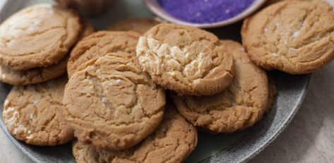 Brown Butter Honey Cookies by Trisha Yearwood Honey Cookies Recipe, Brown Butter Cookies, Classic Cookies Recipes, Honey Cookies, Butter Honey, Trisha Yearwood, Southern Kitchen, Dipped Cookies, Baking With Honey