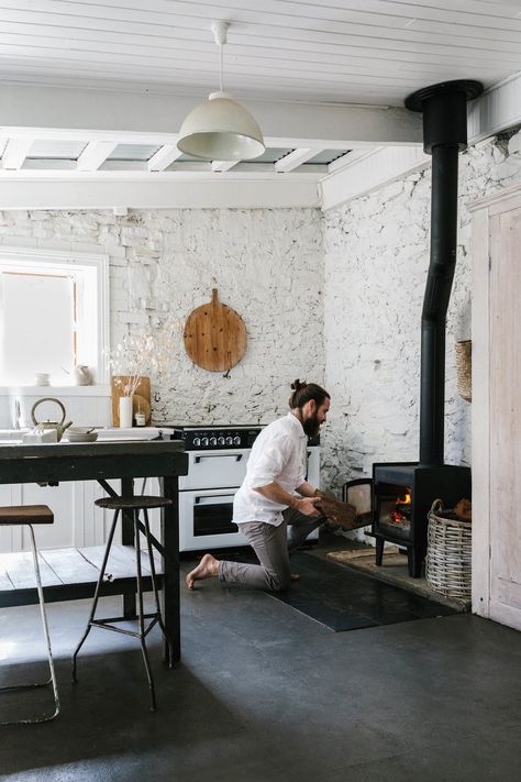 8 Great White Kitchens That Might Make Me Rethink Color — The Grit and Polish Farmhouse Kitchen Renovation, Neutral Cabinets, Country Getaway, Country Style Magazine, White Concrete Countertops, Target Inspired Home Decor, Classic White Kitchen, Kitchen Floor Plans, White Kitchens