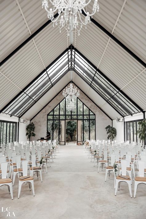 Wedding Venues Shed, Covered Patio Wedding Ceremony, Wedding Venue Office, Wedding Event Center, Wedding Venues Exterior, Modern Rustic Wedding Venue Ideas, Wedding Venue Ideas Modern, Wedding Bridal Suite Ideas, Event Building Ideas