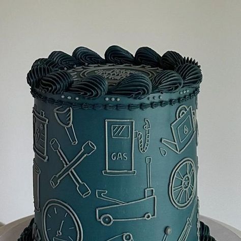 Thu Nguyen on Instagram: "Vintage Mechanic Cake ⚙️ Was excited to make especially right after finishing “Tires” on Nextflix 😁  @bakesbyher doodle inspired 🫶🏼  #seattlecakes #vintagecakes #doodlecake" Handy Man Cake Ideas, 70 Cake Birthday For Men, Cute Birthday Cakes For Men, Cement Mixer Cake, Mechanic Cupcakes, Vintage Cake For Men, Mechanic Cakes For Men, Carpenter Cake Ideas, Mechanic Cake Ideas