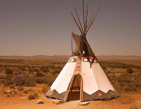 Western Art Ideas, Teepee Tent Camping, Teepee Designs, Native Aesthetic, Teepee Camping, Indian Teepee, Maine Winter, Tenda Camping, Tipi Tent