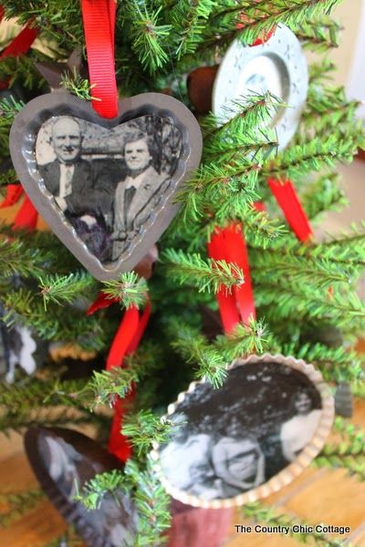 13 DIY Family History Crafts and Gifts Diy Family Tree Project, Family Tree Diy, Family History Crafts, Diy Photo Ornaments, Family Trees Diy, Family Tree Photo, Family Tree Project, Tree Photo, Diy Bricolage