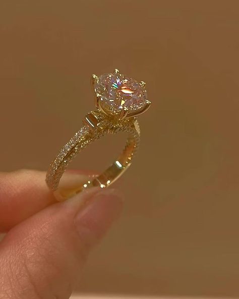 Quality Woman, Engagement And Wedding Rings, Fancy Jewelry Necklace, Cute Engagement Rings, Future Engagement Rings, Princess Ring, Dream Engagement Rings, Classic Engagement Rings, Classy Jewelry