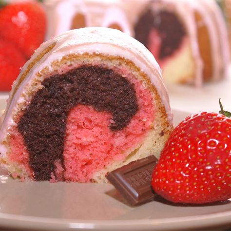 Neapolitan Bundt Cake Neapolitan Cake, Best Chocolate Cake Recipe, Amazing Chocolate Cake Recipe, Sour Cream Cake, Pistachio Cake, Pound Cakes, Best Chocolate Cake, Bundt Cakes Recipes, White Cake Mixes