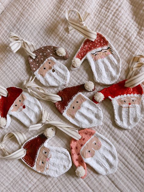 Santa Handprint, Baby Christmas Crafts, Decoration Creche, Christmas Arts, Handprint Ornaments, Toddler Arts And Crafts, 2023 Trends, 2023 Christmas, Toddler Christmas