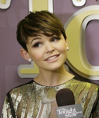 ginnifer goodwin pixie                                                                                                                                                                                 More Genifer Goodwin Short Hair, Gennifer Goodwin Hair, Jennifer Goodwin Pixie, Pixie Pompadour, Brunette Pixie Haircut, Ginnifer Goodwin Hair, Ginnifer Goodwin Pixie, Brown Pixie Hair, Cheveux Courts Funky