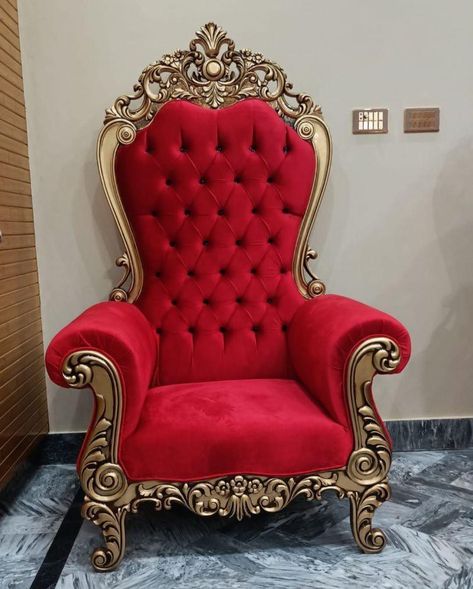 Available to Khalid furniture zone chaniot Pakistan contact what's app 03227702747 Royal Chairs Furniture, Bed Room Chair, Reading Furniture, Wooden Bedroom Furniture Sets, Dining Room Furniture Design, Carving Furniture, Royal Chair, King Chair, Luxury Furniture Sofa