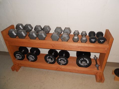 Stojak na ciężary dla komfortu i bezpieczeństwa. http://manmax.pl/stojak-na-ciezary-dla-komfortu/ Diy Weight Rack, Diy Dumbbell Rack, Dumbell Rack, Diy Dumbbell, Weight Stand, Home Gym Garage, Weight Rack, Diy Home Gym, Diy Gym