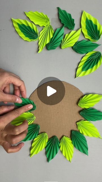 Wall Hanging With Paper Craft, Handmade Wall Hangings Crafts Ideas, Easy Fall Paper Crafts, Paper Craft Wall Hanging Ideas, Paper Leaves Diy Tutorials, September Craft Ideas, Handmade Wall Hanging Crafts With Paper, Paper Hanging Flowers, Wall Hanging Craft Ideas With Paper