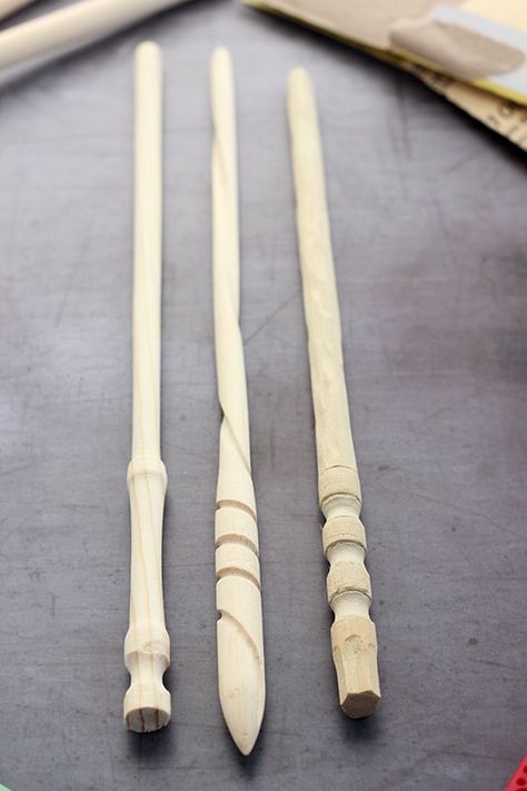 Diy Harry Potter Wands, Harry Potter Wands, Wand Woods, Diy Harry Potter, Whittling Projects, Hand Carved Walking Sticks, Wooden Wand, Wood Carving For Beginners, Anniversaire Harry Potter