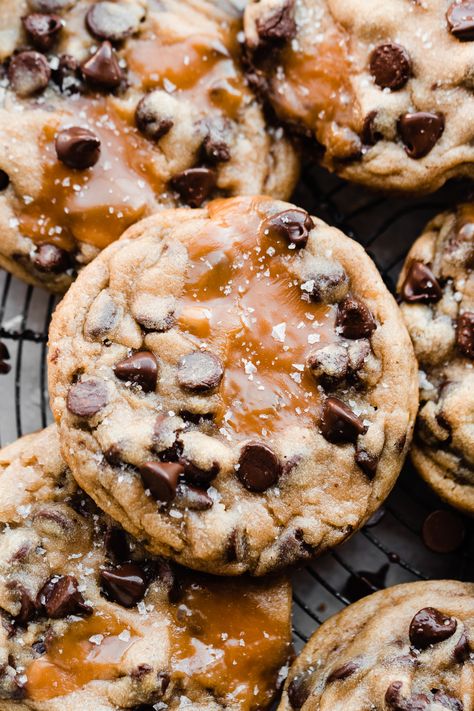 These Salted Caramel Chocolate Chip Cookies are your new favorite cookies! They're loaded with tons of chocolate chips and stuffed with gooey pieces of caramel. These cookies are super thick and soft with crisp edges, and come together in no time in just one bowl! #caramel #saltedcaramel #chocolatechipcookies #cookierecipes #caramelcookies #homemadecookies #christmascookies #halloweendessert #easydesserts #bluebowlrecipes | bluebowlrecipes.com Caramel Stuffed Chocolate Chip Cookies, Sea Salt Caramel Chocolate Chip Cookies, Carmel Chocolate Chip Cookie, Cost Effective Meals, Sea Salt Caramel Cookies, Chocolate Chip Caramel Cookies, Chewy Cookie Recipes, Best Cookies Recipes, Salted Caramel Chocolate Chip Cookies