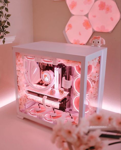 Gaming Pc Decoration, Gaming Set Up Accessories, Kawaii Pc Setup Pink, White Pink Pc Setup, Sakura Pc Setup, Pink Gaming Computer, Pretty Pc Build, Pc Setup Kawaii, Pastel Pink Gaming Setup