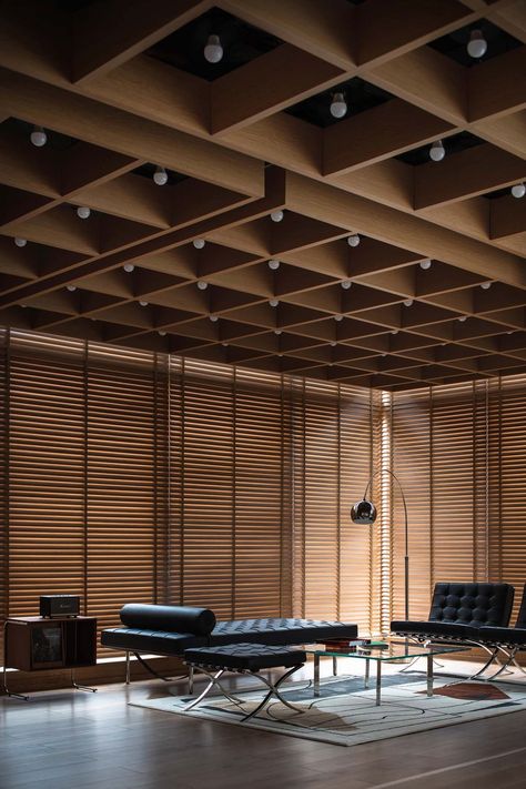 Ceiling Details Architecture, Modern Office Space Design, Architecture Ceiling, Office Ceiling, Interior Ceiling Design, Ceiling Detail, Wooden Ceilings, False Ceiling, Restaurant Interior