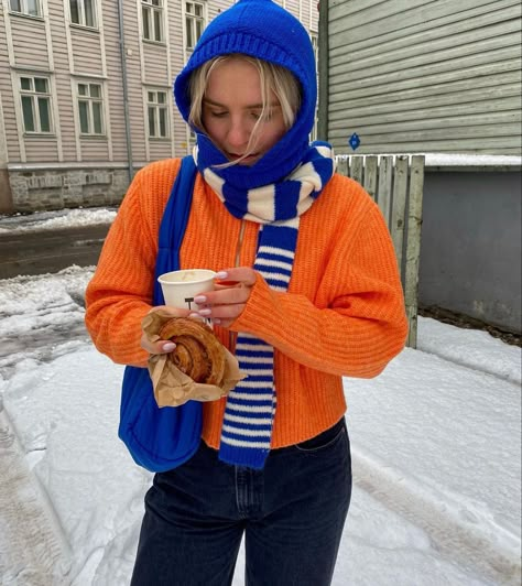 Quoi Porter, Coffee Run, Orange Scarf, Winter Fashion Outfits Casual, Scarf Outfit, Winter Outfit Inspiration, Falmouth, Mood Board Fashion, Mode Inspo