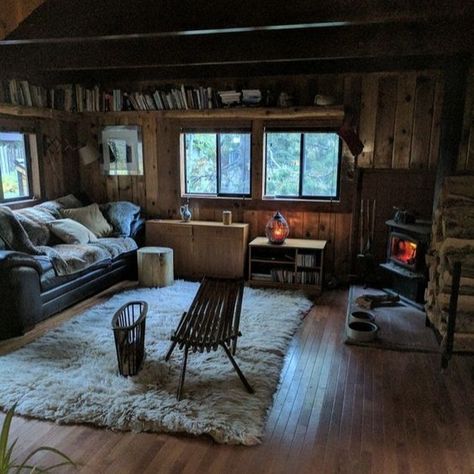 Chalet Style Homes, Ecological House, Diy Rustic Home, Rustic Home Interiors, Cottage Cabin, Cabin Living, Deco Boheme, Tiny House Cabin, Small Cabin