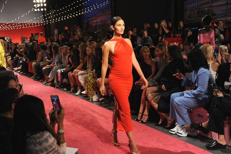 Lily Aldridge, 5 Months Pregnant, Rocks the Runway at Fashion Week: 'Nothing But Empowerment' Lilly Aldridge, Victorias Secret Fashion, Five Months Pregnant, 5 Months Pregnant, Pregnant Model, Pregnant Celebrities, Lily Aldridge, Victorias Secret Models, Pregnancy Outfits