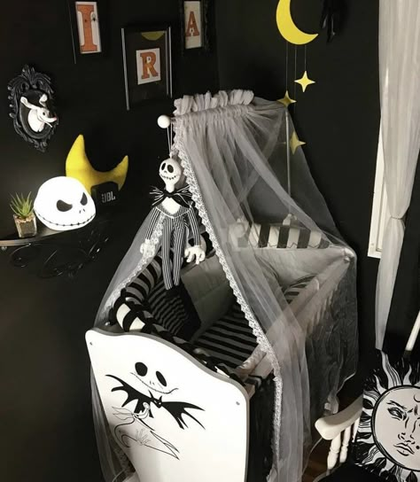 Christmas Living Room Aesthetic, Goth Baby Nursery, Christmas Living Room Decorations, Decor Living Room Table, Gothic Nursery, Dark Nursery, Room Decor Tips, Punk Baby, Gothic Baby