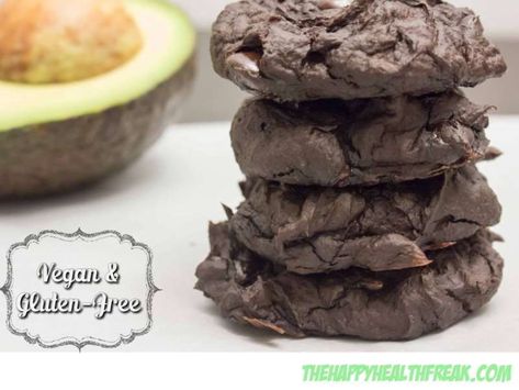 Healthy Avocado Chocolate Chip Cookies ~ Vegan, GF - The Happy Health Freak Recipe - Whisk Aip Cookies, Protein Chocolate Chip Cookies, Avocado Chocolate, Gooey Cookies, Snack Bites, Clean Eating Desserts, Stuffed Avocado Healthy, Vegan Cookies, Healthy Dessert Recipes