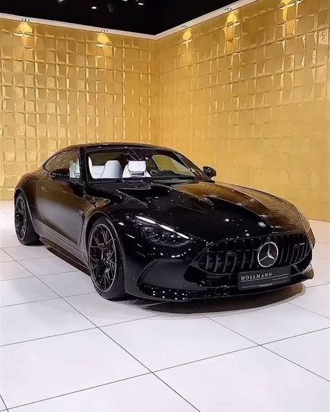 BENZ 488 on Instagram: "New BATMOBILE AMG GT63 🦇 - - - - - _____________________________________________ 📸:@hollmanninternational #mercedesbenz #mercedesamg #mbmaybachluxury #gtr #amggtr #gtrpro #amggtrpro #amggt #gtblackseries #gtcroadster #gtroadster #gtc #amggts #blackseries #amggtblackseries #cobra #batmobile #anaconda #mercedes #gts #gt63" Mercedes Gts, Mercedes Benz C220, Luxury Cars Mercedes, Mercedes Brabus, Black Mercedes Benz, Auto Racing Events, Mercedes Benz Maybach, New Luxury Cars, Cars Brand