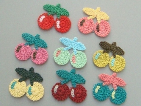 Crochet Cherry Appliques Pompon Tulle, Appliques Au Crochet, Crochet Cherry, Penanda Buku, Owl Crochet Patterns, Crochet Embellishments, Crochet Hair Clips, Confection Au Crochet, Crochet Fruit