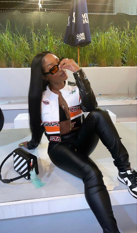 Women Fashion Winter 2022, Club Fits Black Women Sneakers, Leather Pants Outfit Streetwear, Outfits To Go With Leather Pants, Baddie Balenciaga Outfits, Sneaker Club Outfits Women, Dunks Club Outfit, 21st Birthday Outfit Ideas Winter, Black Skirt Outfit With Heels