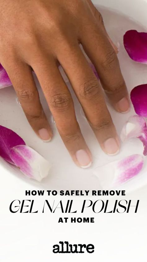 Women's hands are dipped in a bowl filled with water and flower petals Take Off Gel Nails, Gel Nail Polish At Home, Remove Gel Nail Polish, Chipped Nail Polish, Fingernails Painted, Gel Nail Polish Remover, Remove Gel Polish, Gel Nail Removal, No Chip Nails