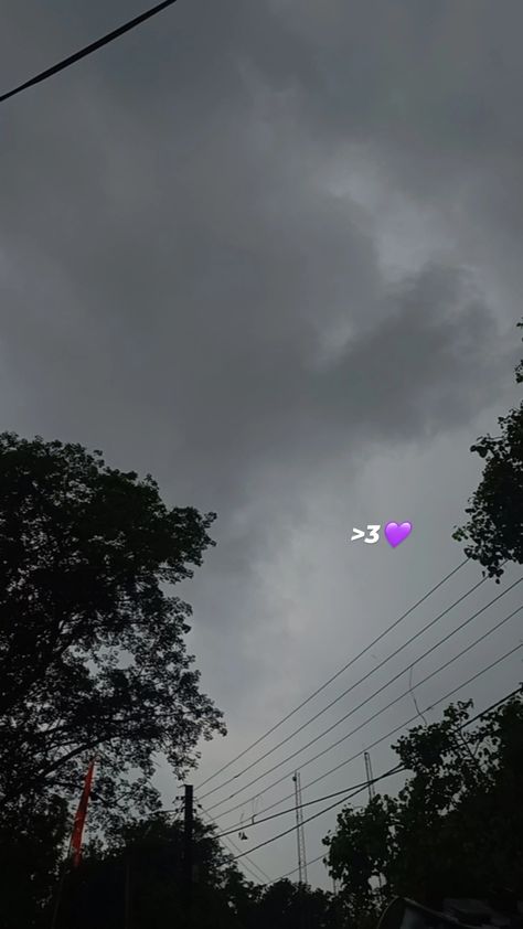 Rainy weather ⛈️ Rainy Clouds Snapchat Stories, Rainy Weather Snapchat Stories, Rainy Pictures Aesthetic, Rainy Sky Snap, Raining Snapchat, Weather Pics Sky, Rainy Weather Pictures, Rainy Clouds Snap, Weather Snapchat Stories