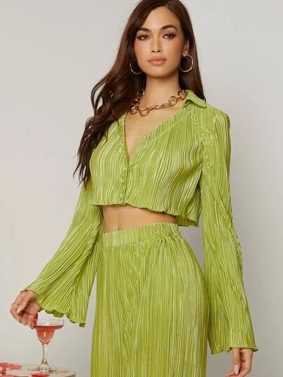 Pleated Fabric Top, Co Ords Outfits, Breezy Outfit, Plain Shirt, Crop Top Outfits, Pleated Fabric, Loose Outfit, Women Blouses, Designer Dresses Indian