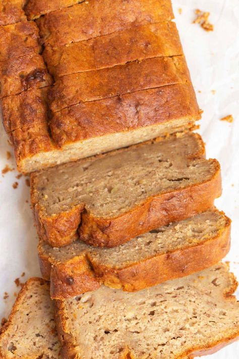 sliced low calorie banana bread. Old Bananas Recipes, Low Calorie High Protein Banana Bread, Banana Bread Healthy Recipe, Low Calorie Banana Recipes, Low Calorie Bread Recipe, Low Calorie Banana Muffins, Low Calorie Meal Ideas, Holiday Pastries, Healthy Pastries