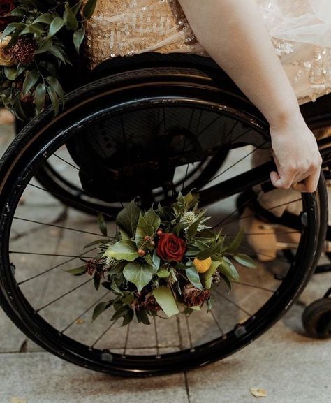 Wedding Dresses For Wheelchair Users, Wheelchair Wedding Decoration, Wedding Dress Wheelchair, Wheelchair Decorations Ideas For Wedding, Decorated Wheelchair Ideas, Wheelchair Wedding Ideas, Disabled Wedding Ideas, Pretty Wheelchair, Aesthetic Mobility Aid