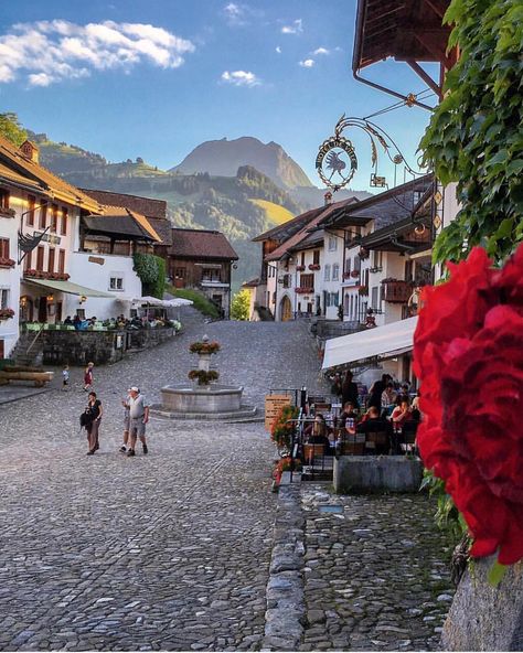 Gruyères - Switzerland ✨��❤️❤️❤️✨ Picture by ✨✨@sennarelax✨✨ follow his awesome feed!!! . #wonderful_places for a feature ❤️ Luxurious Holidays, Swiss Mountains, Travel Switzerland, Switzerland Vacation, Places In Switzerland, Good Morning World, Switzerland Travel, Beaux Villages, Beautiful Places In The World