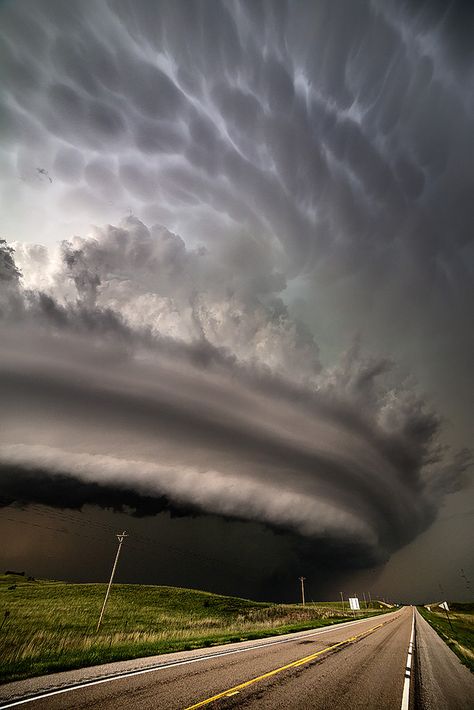 monster supercell, burwell, nebraska | nature + weather photography Matka Natura, Wild Weather, Weather Photos, Living Things, Storm Clouds, Natural Phenomena, Alam Yang Indah, Alam Semula Jadi, A Storm