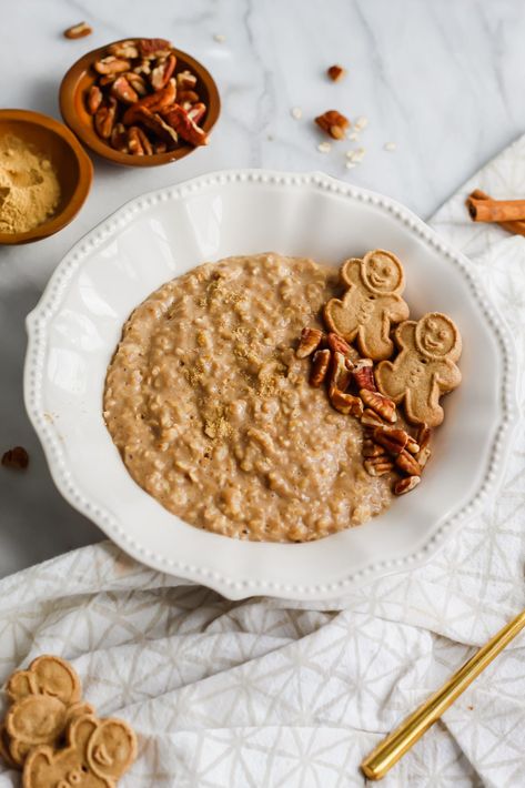 Gingerbread Oatmeal, Winter Breakfast, Easy Oatmeal, Fall Breakfast, Holiday Breakfast, Healthy Snacks Easy, Breakfast On The Go, Christmas Breakfast, Oats Recipes