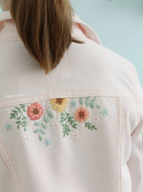 Denim Jacket Embroidery, Embroidery Jeans Diy, Broderie Simple, Clothes Embroidery Diy, Denim Embroidery, Pola Bordir, Embroidered Denim Jacket, Handmade Embroidery Designs, Embroidery Book