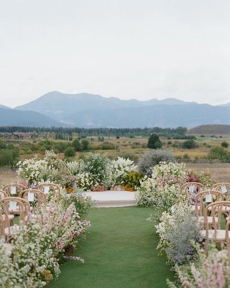 Wedding Ideas 2024, Lauren Carter, Aisle Flowers, Garden Weddings Ceremony, Ceremony Design, Ceremony Inspiration, Wedding 2024, Garden Party Wedding, Ceremony Arch