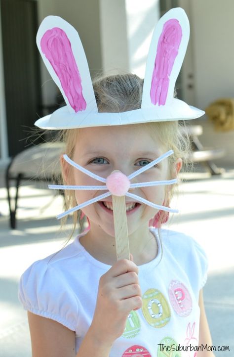 Kids love making these Paper Plate Easter Bunny Ears & Bunny Nose Mask. Paper Plate Easter Bunny, Bunny Nose, Easter Hat Parade, Easter Crafts Preschool, Easter Arts And Crafts, Easter Preschool, Easter Bunny Ears, Easter Hats, Diy Ostern