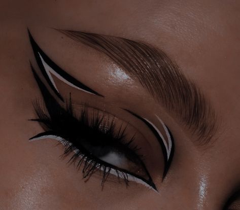 Eye Looks With White Eyeliner, Red Carpet Eye Makeup, Black And White Liner Eye Makeup, White Eyeliner Makeup Looks Black Women, Eyeliner White And Black, Black And White Makeup Aesthetic, Wednesday Addams Makeup Ideas, White And Black Eyeliner Looks, Euphoria Makeup Black