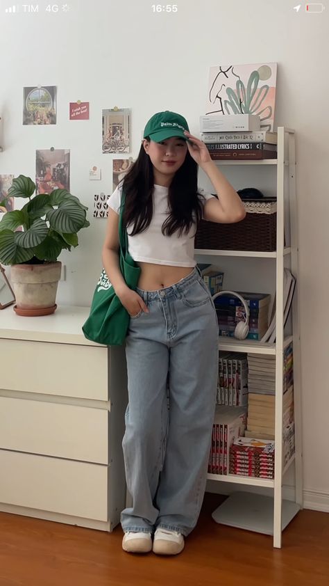 Jeans Basic Outfit, Swimsuits Outfits, Vibe Clothes, Casual Winter Outfits, Cute Simple Outfits, Basic Outfits, Set Outfit, Lookbook Outfits, College Outfits