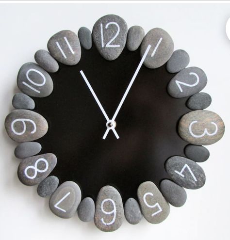 Beach Theme Gifts, Clock Design Ideas, Stone Pictures Pebble Art, Handmade Wall Clocks, Art Pierre, Rock Painting Ideas, Art Rock, Diy Clock, Stone Crafts