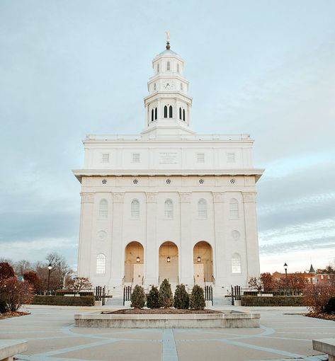 Top 10 Things to Do in Nauvoo – Nauvoo Mix House Nauvoo Temple, Mixed Berry Pie, Drainage Ditch, Church Youth Group, Arch Bridge, Stone Arch, Perfect Picnic, Latter Days, Sacred Places