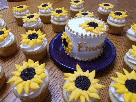 Sunflower Cake For 1st Birthday, Wild One Sunflower Birthday, Sunflower Smash Cake 1st Birthdays, Sunflower 1st Birthday Party Girl, Sunflower First Birthday Girl, Sunflower Smash Cake, Smash Cake And Cupcakes, Sunflower First Birthday, Birthday Sunflower